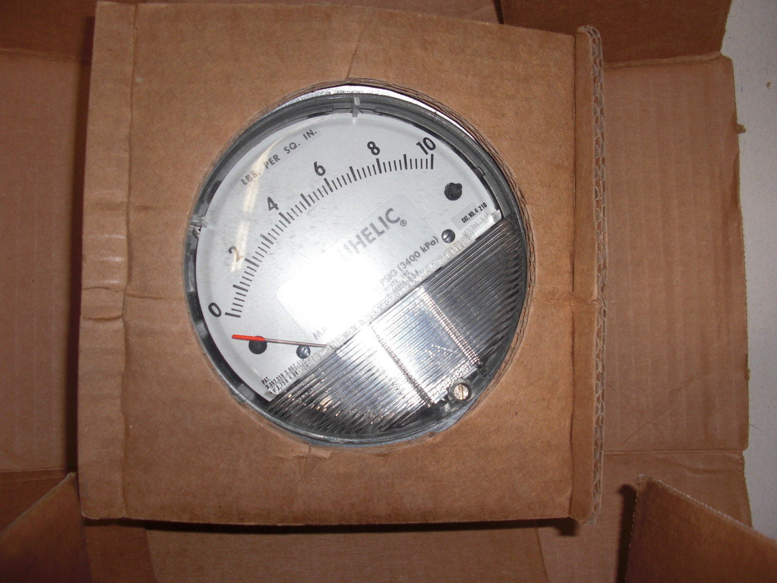 DWYER 4210 PRESSURE GAGE *NEW IN BOX*