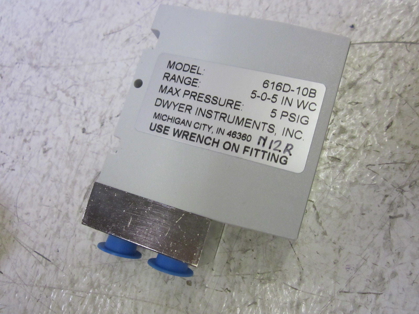 DWYER 616D-10B PRESSURE TRANSMITTER *NEW NO BOX*