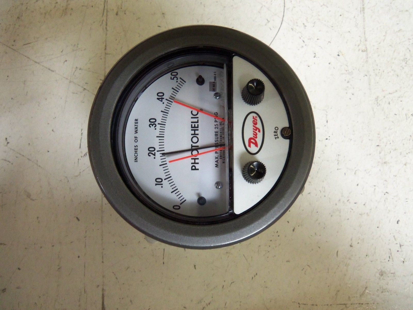 DWYER A3000-0 PRESSURE GAUGE *NEW IN BOX*