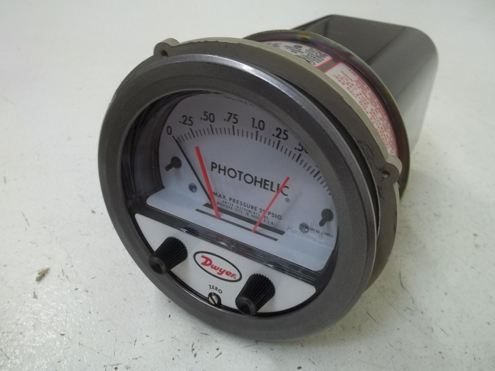 DWYER A3002C PRESSURE SWITCH/GAGE 0-2 *NEW IN BOX*