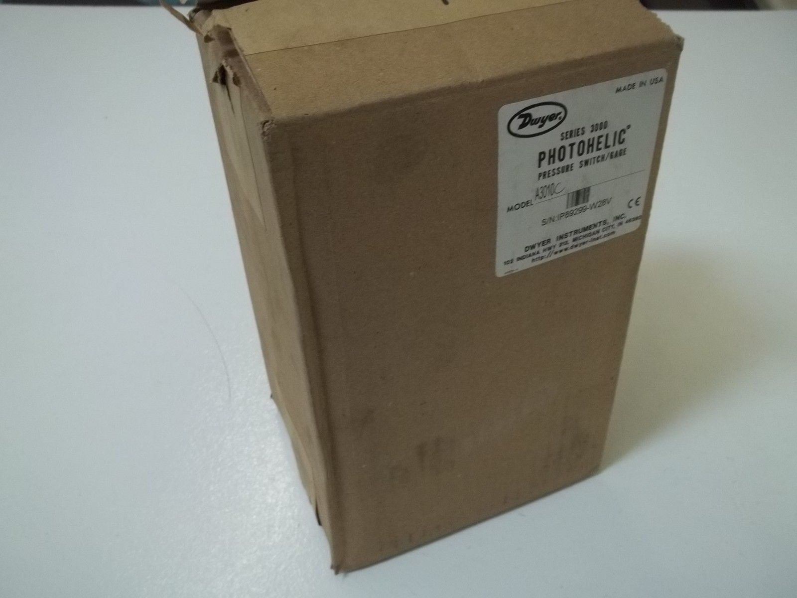 DWYER SERIES 3000 PHOTOHELIC A3010C PRESSURE GAUGE 0-10" WC *NEW IN BOX*