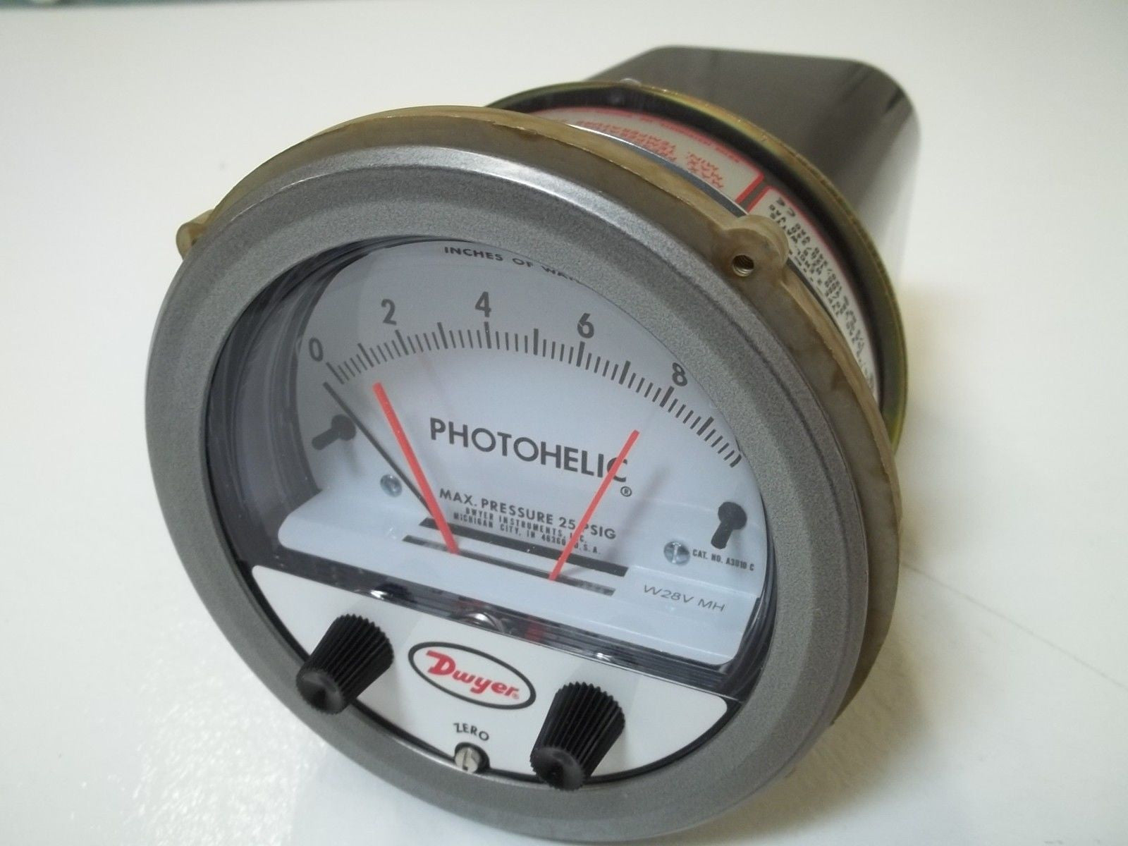 DWYER SERIES 3000 PHOTOHELIC A3010C PRESSURE GAUGE 0-10" WC *NEW IN BOX*