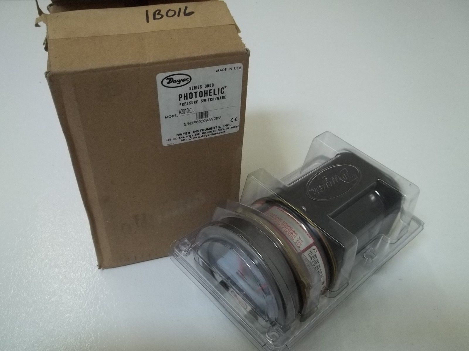DWYER SERIES 3000 PHOTOHELIC A3010C PRESSURE GAUGE 0-10" WC *NEW IN BOX*
