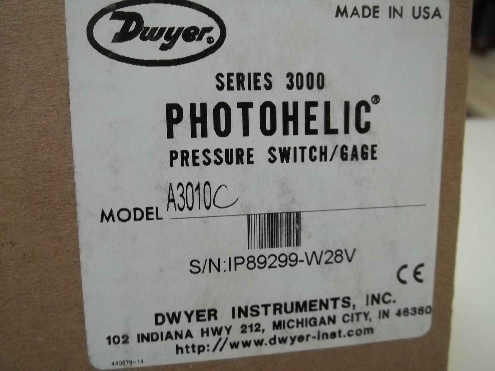 DWYER SERIES 3000 PHOTOHELIC A3010C PRESSURE GAUGE 0-10" WC *NEW IN BOX*