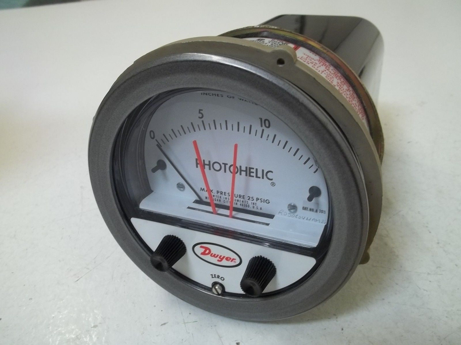 DWYER A3015 PRESSURE SWITCH/GAUGE *NEW IN BOX*