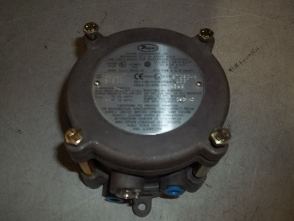 DWYER EXPLOSION-PROOF DIFFERENTIAL PRESSURE SWITCH 1950G-1-B-240 *NEW*