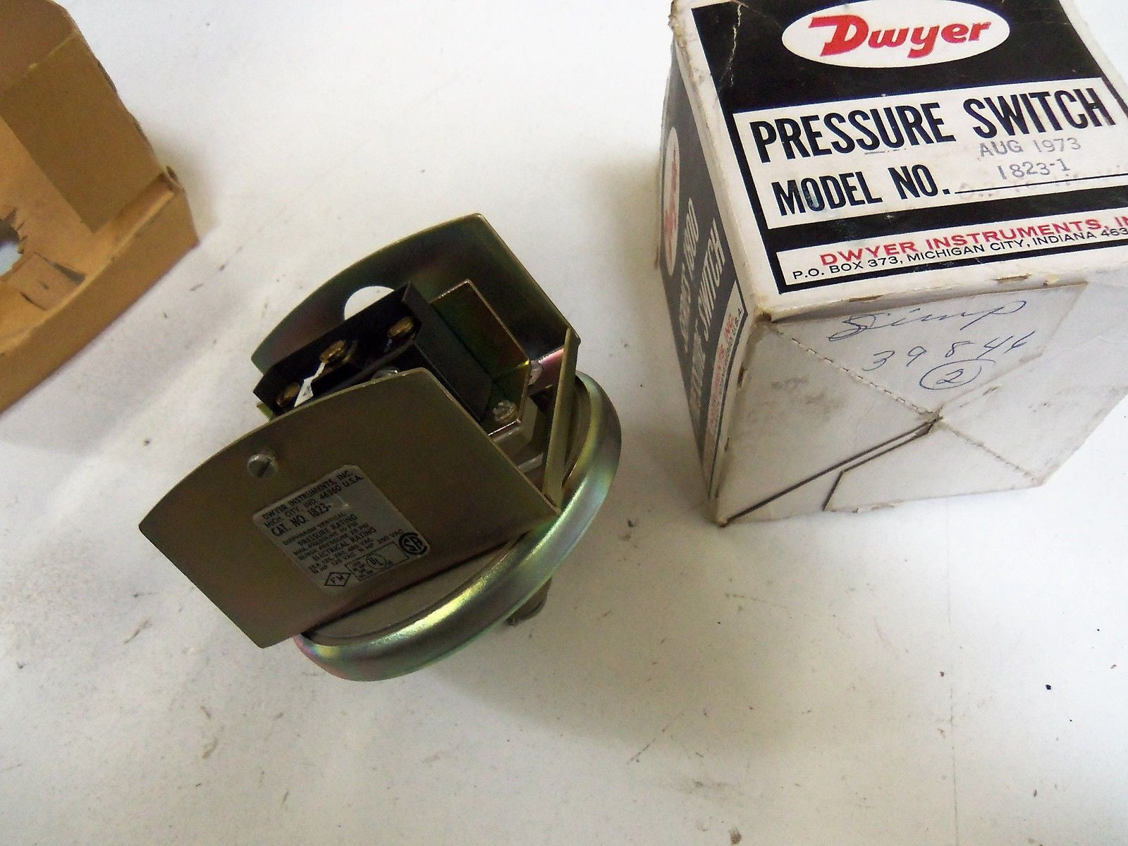 DWYER I823-1 *NEW IN BOX*