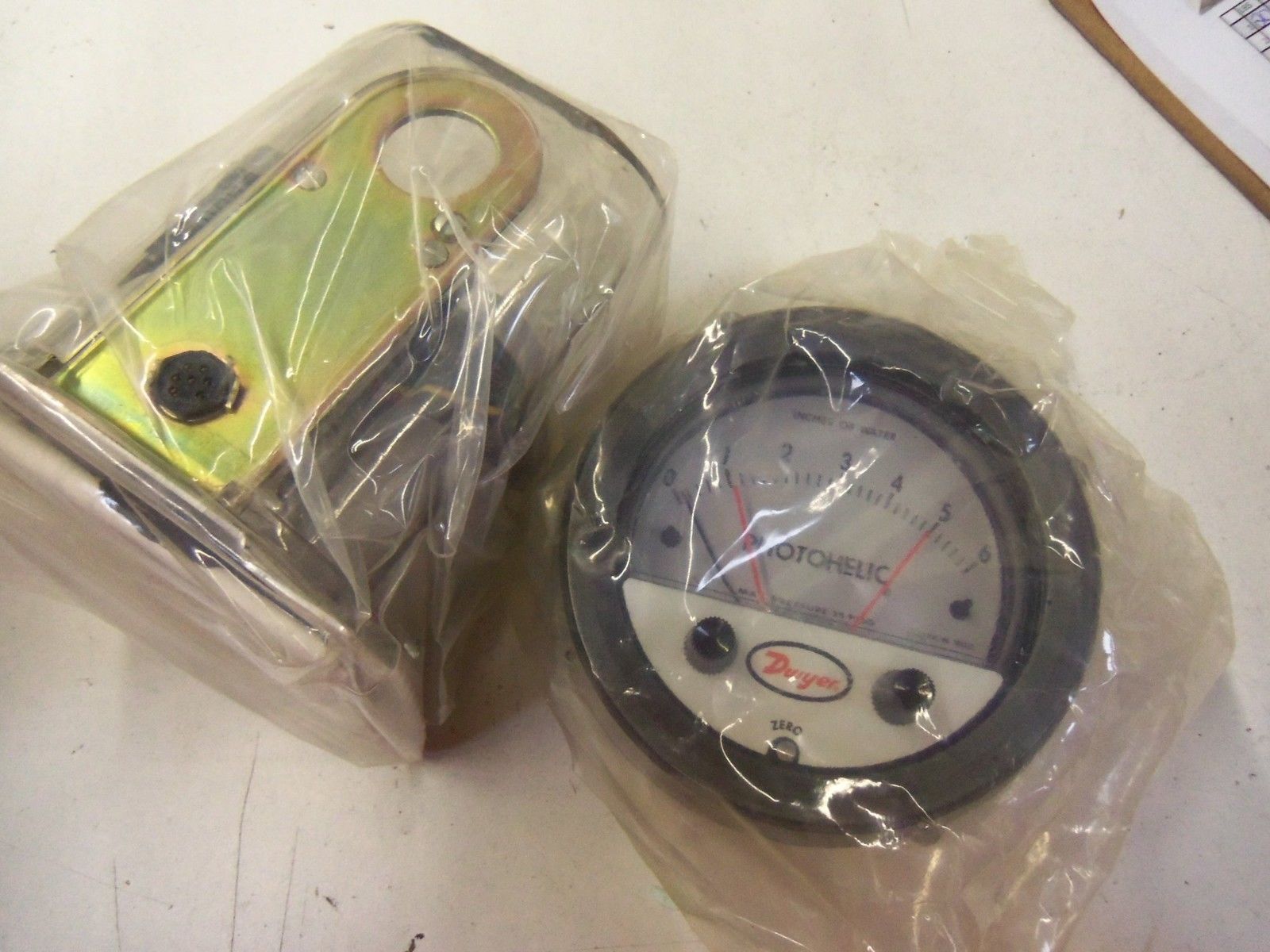 DWYER PRESSURE/GAGE 3006-RMR *NEW IN BOX*