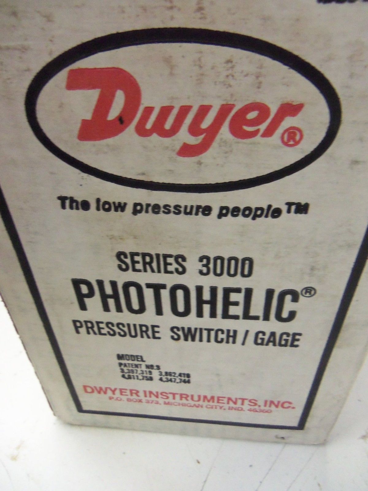 DWYER PRESSURE SWITCH/GAGE 3220C *NEW IN BOX*