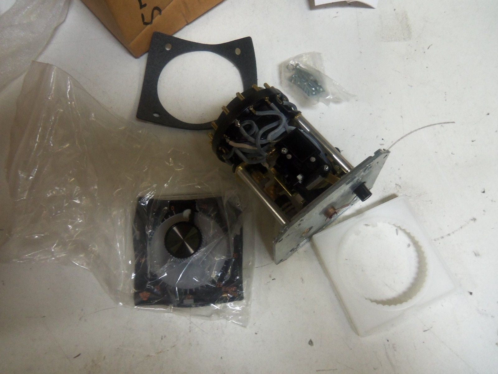 EAGLE SIGNAL HZ172A602 *NEW IN BOX*