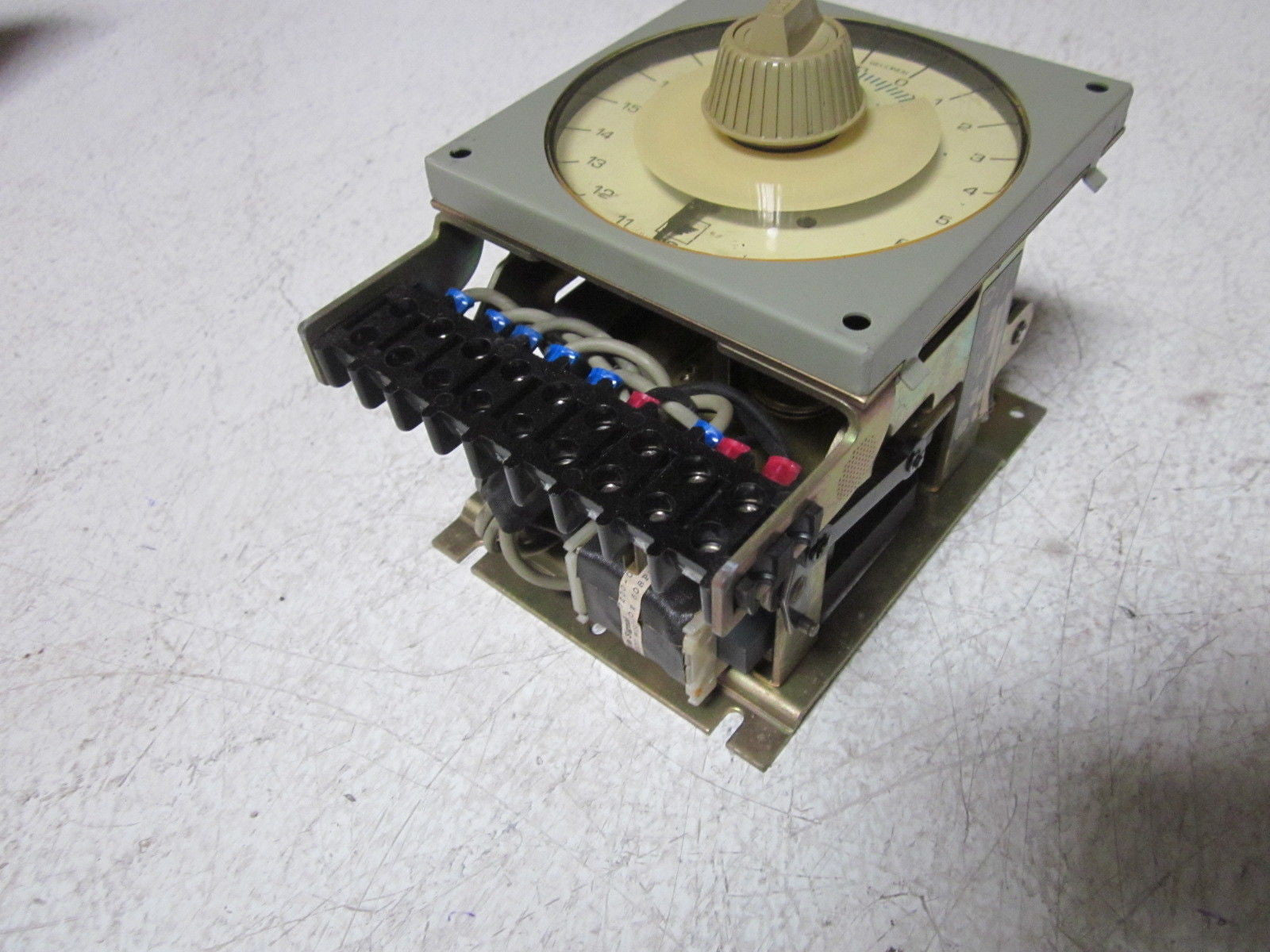 EAGLE SIGNAL MICROFLEX HA40A6 120V 20 SECOND TIMER  *USED*
