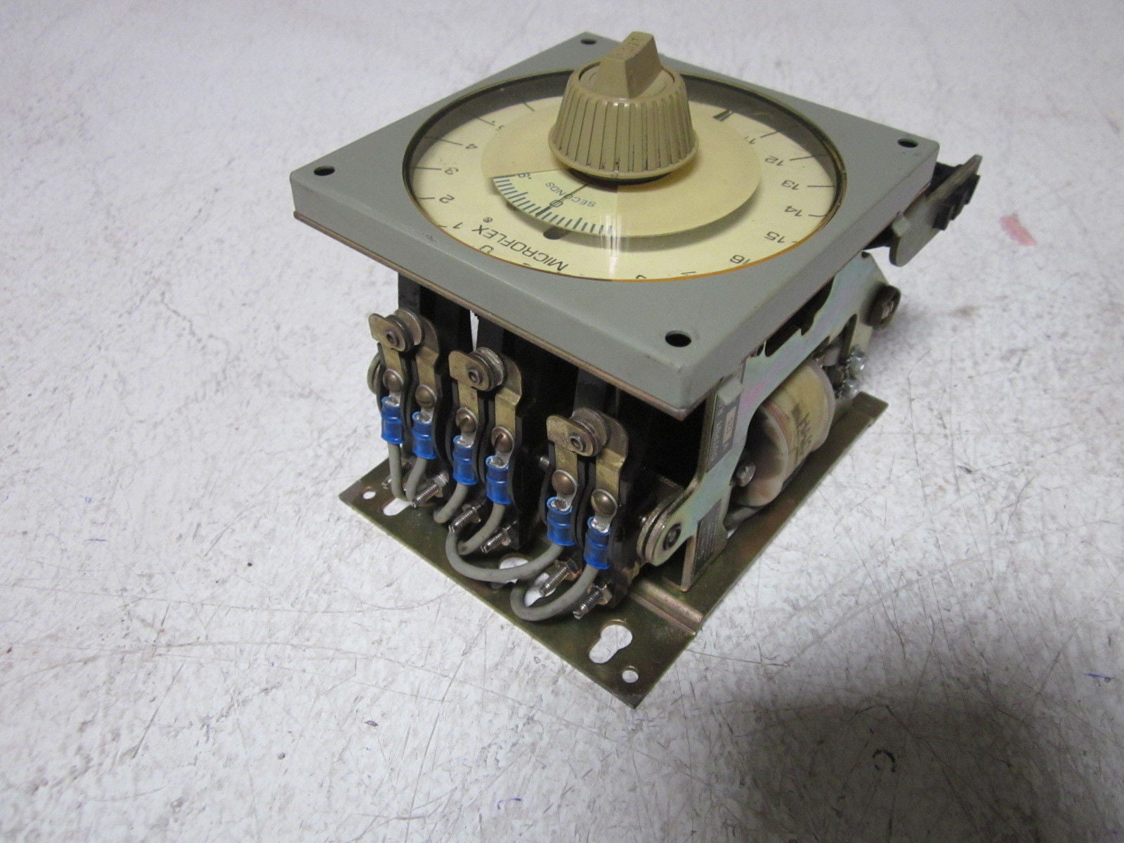EAGLE SIGNAL MICROFLEX HA40A6 120V 20 SECOND TIMER  *USED*