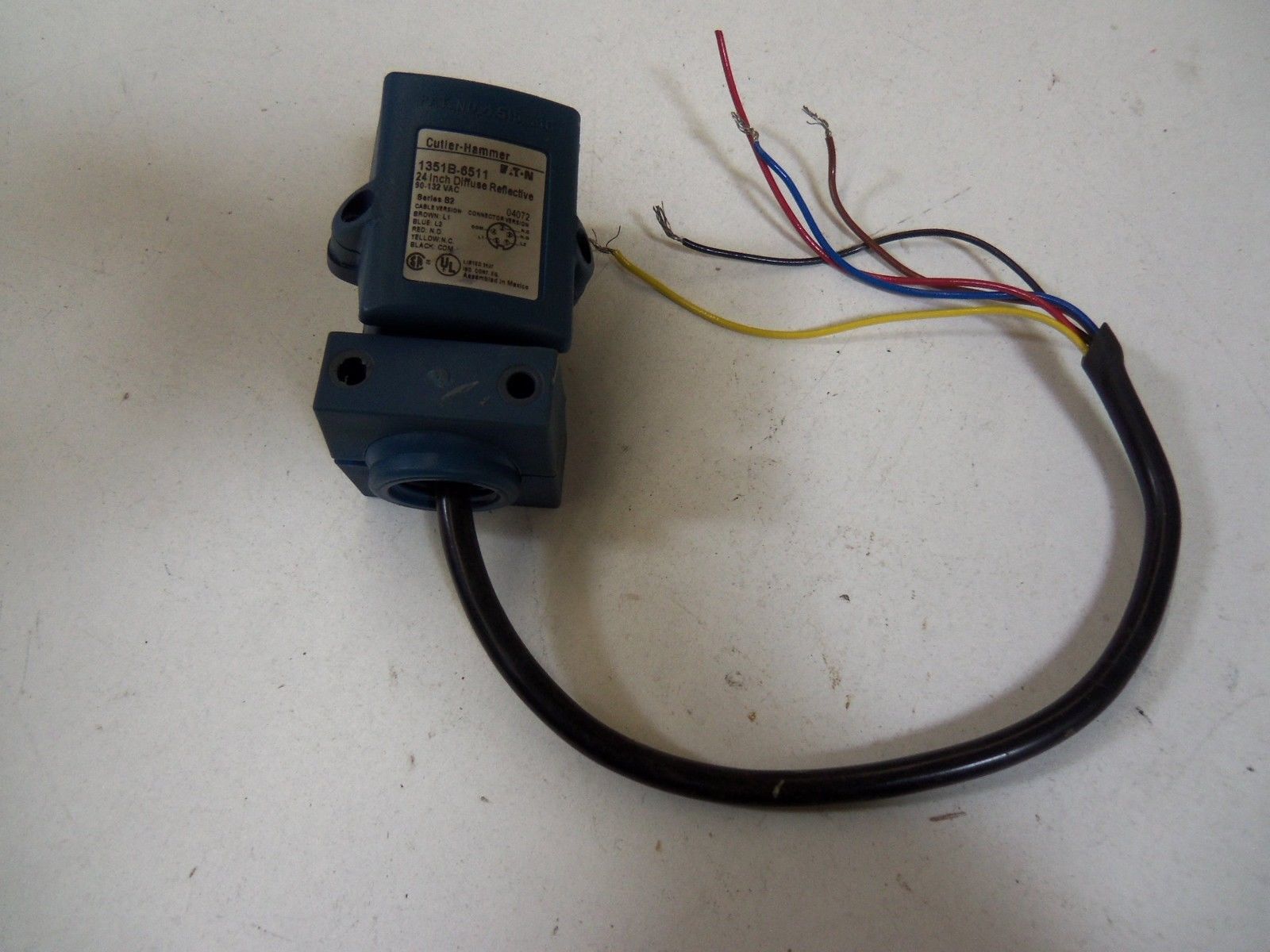EATON CUTLER HAMMER 1351B-6511 DIFFUSED REFLECTION *USED*