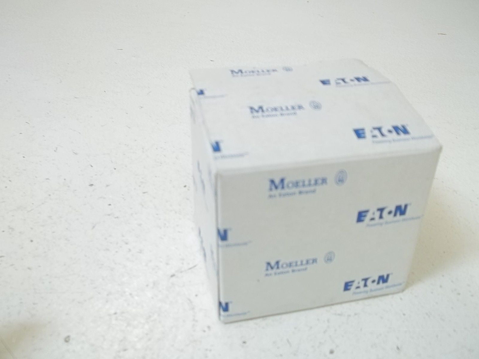 EATON NZM1-XU24DC UNDERVOLTAGE RELEASE *NEW IN BOX*