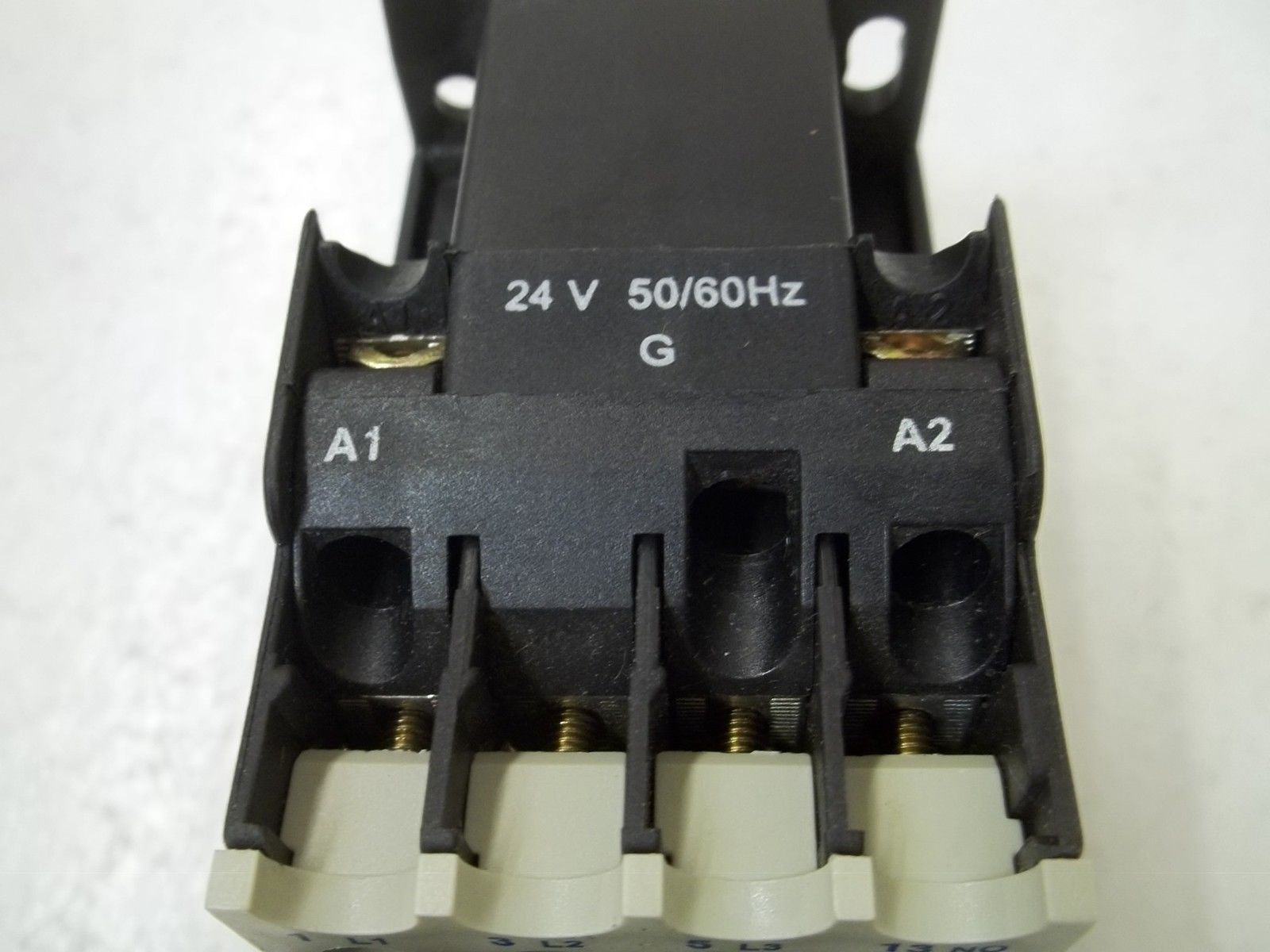 EECONTROLS EEC12.22-G 3POLE CONTACTOR TYPE EEC 24V *NEW IN BOX*
