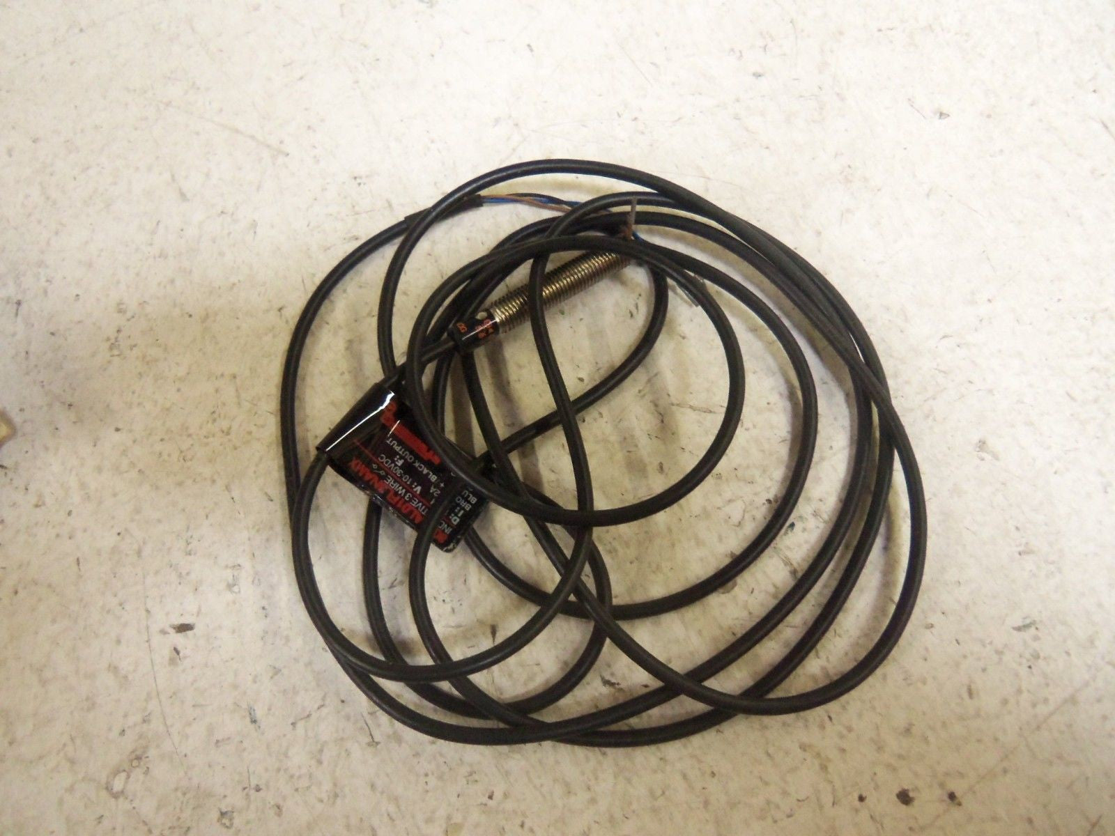 IFM EFECTOR 8033AL01FL3NAMX INDUCTIVE PROXIMITY SENSOR *NEW IN BOX*
