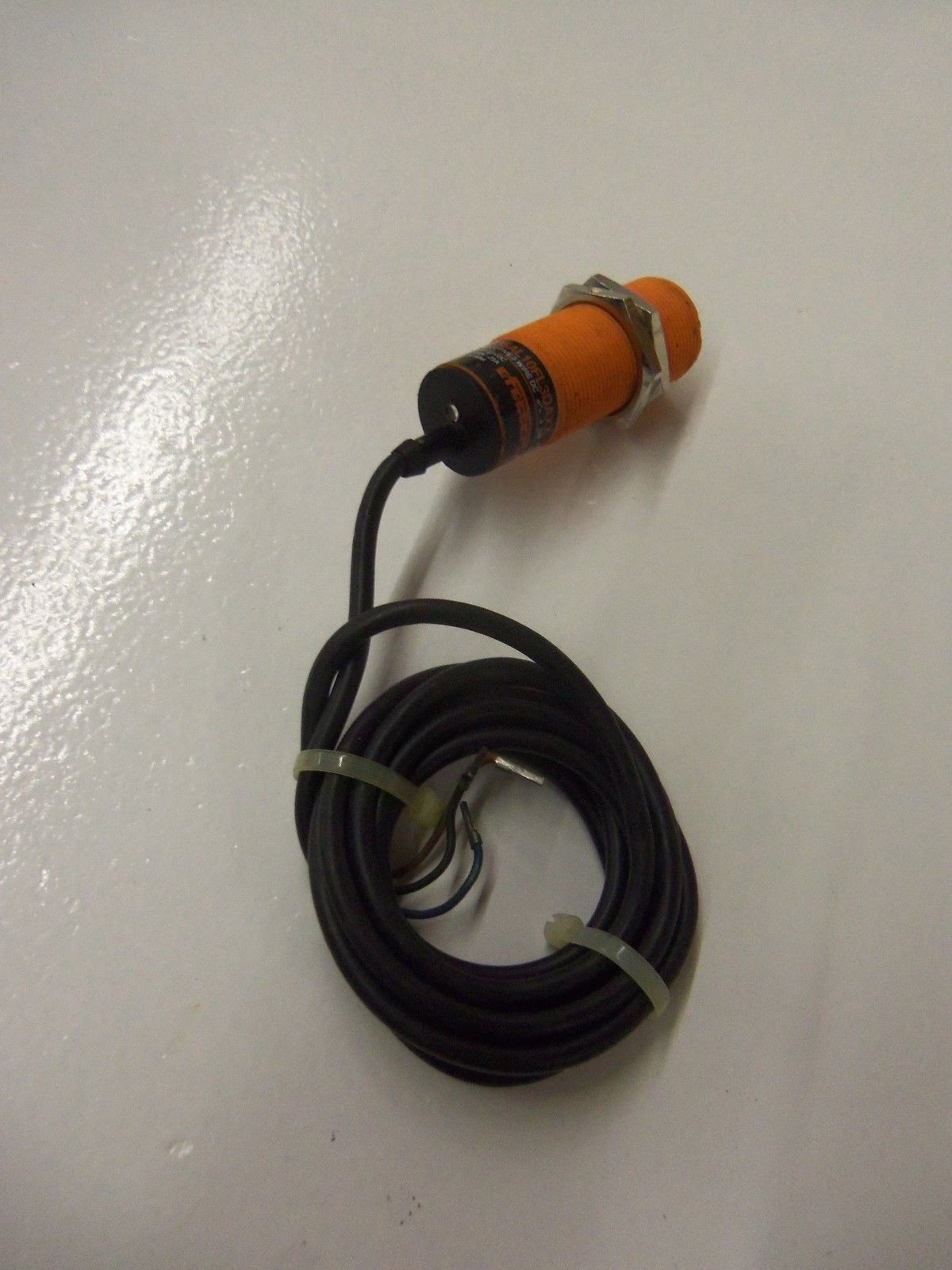 IFM EFECTOR 8036AL10FL3DAXX INDUCTIVE PROXIMITY SENSOR *USED*