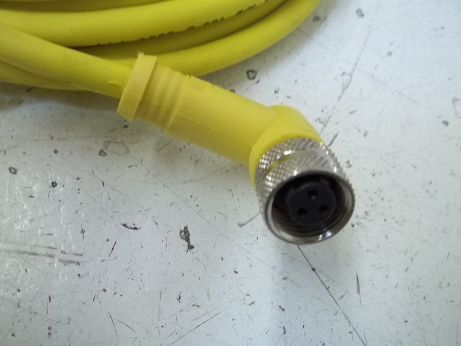 IFM EFECTOR E18204 SOCKET FOR SENSOR W/ 1/2" CONNECTOR * NEW NO BOX *