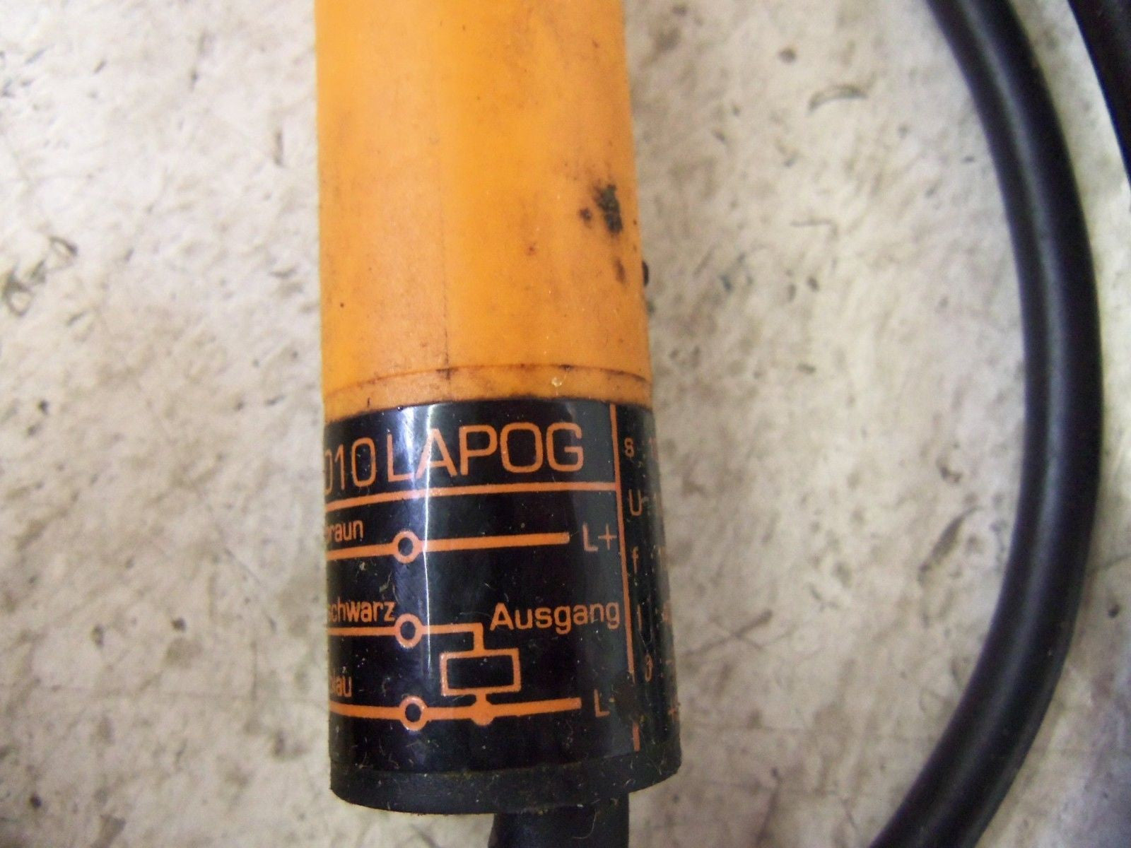 IFM EFECTOR IA3010LAPOG PROXIMITY SENSOR *USED*
