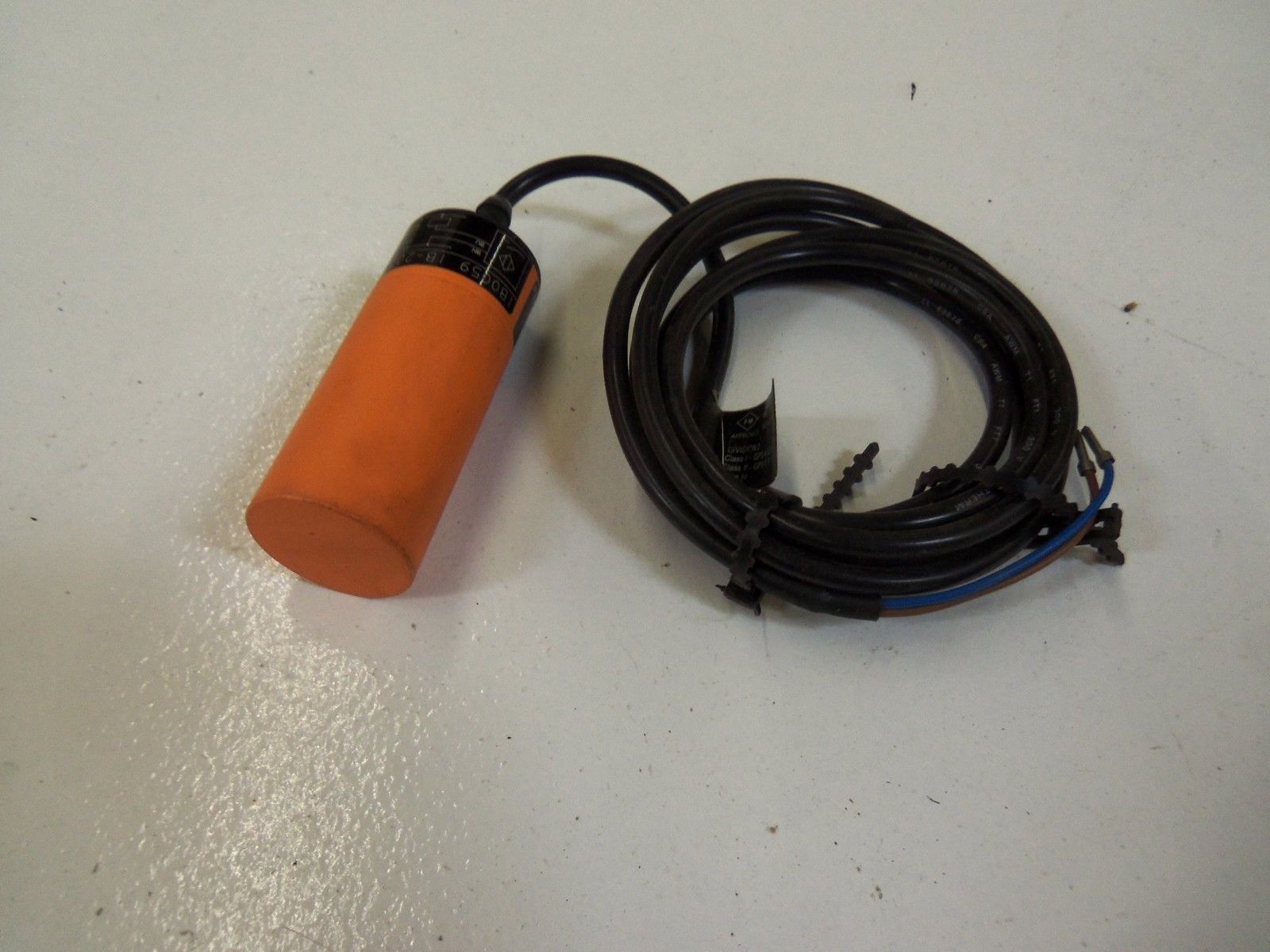 IFM EFECTOR IB0059 INDUCTIVE PROXIMITY SENSOR *USED*