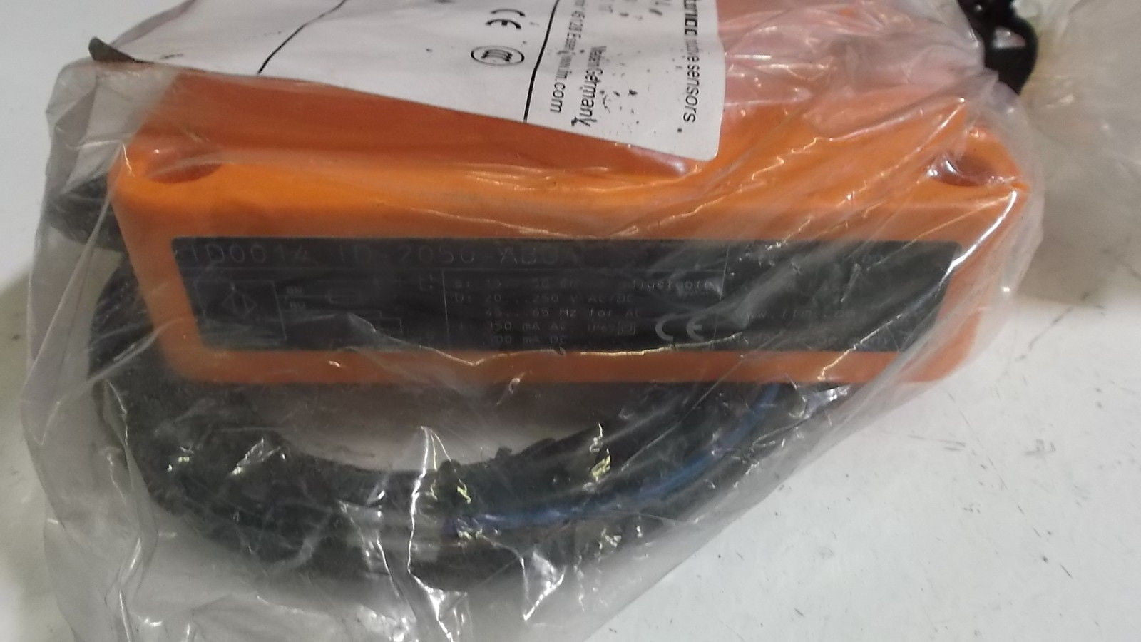 IFM EFECTOR ID0014 INDUCTIVE PROXIMITY SENSOR *NEW IN FACTORY BAG*