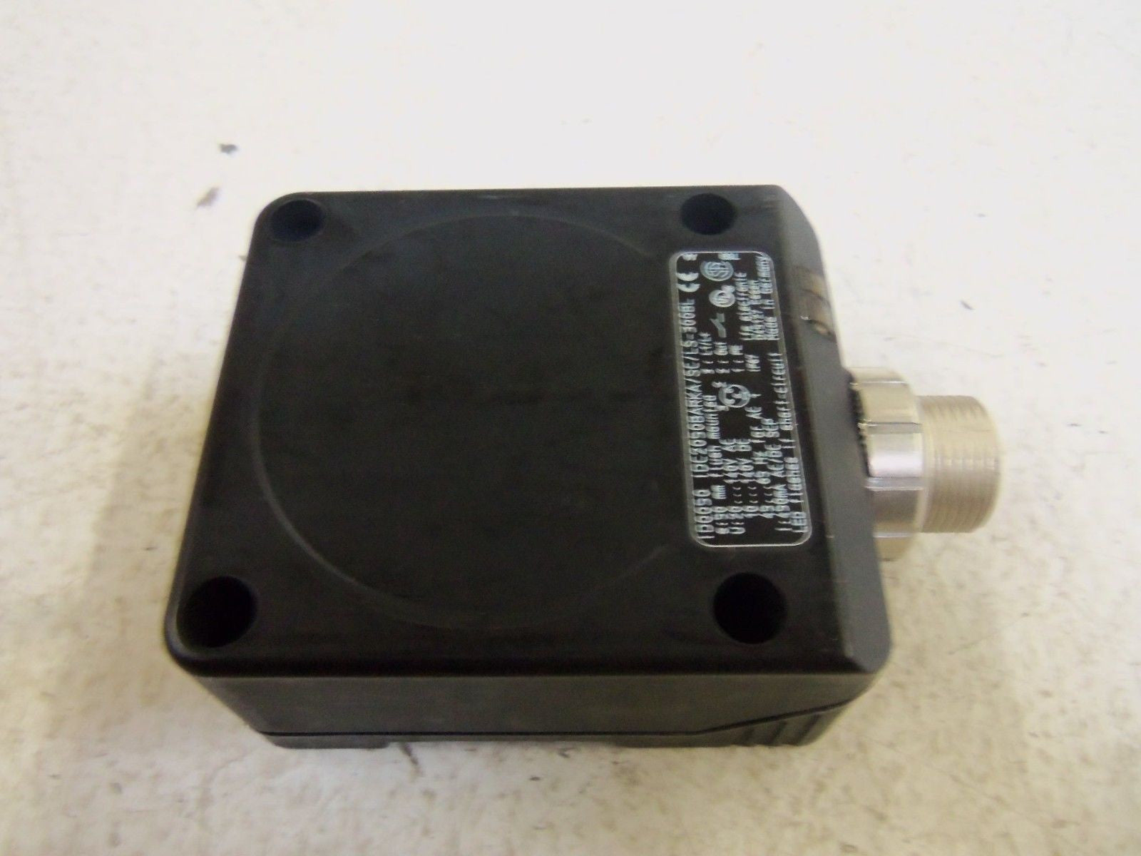 IFM EFECTOR ID0050 INDUCTIVE PROXIMITY SENSOR *USED*
