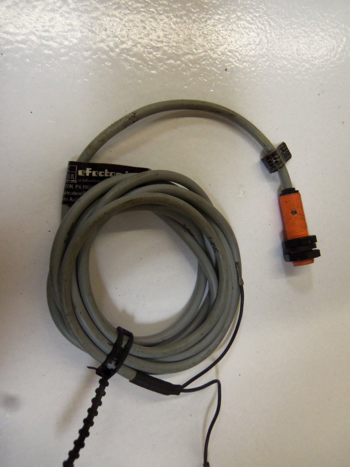 IFM EFECTOR IF5721 INDUCTIVE PROXIMITY SENSOR *USED*
