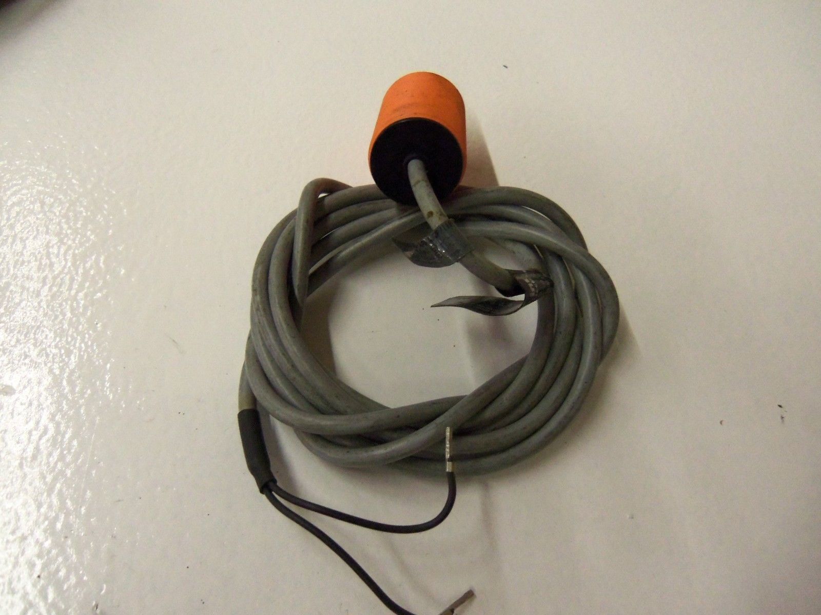 IFM EFECTOR IIC2015-ARKG/UP INDUCTIVE PROXIMITY SENSOR *USED*