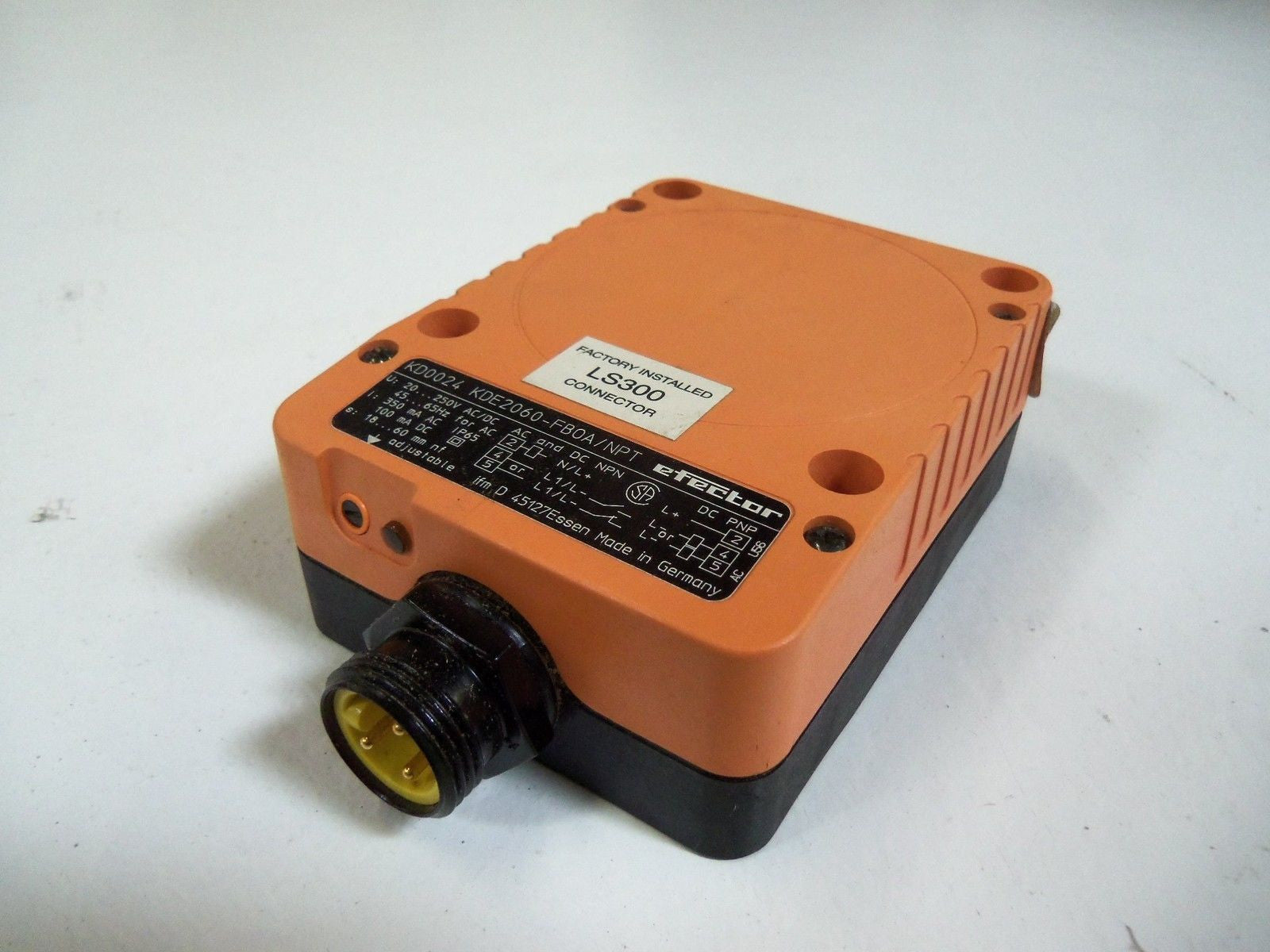 IFM EFECTOR KD3500 CAPACITIVE SENSOR *USED*