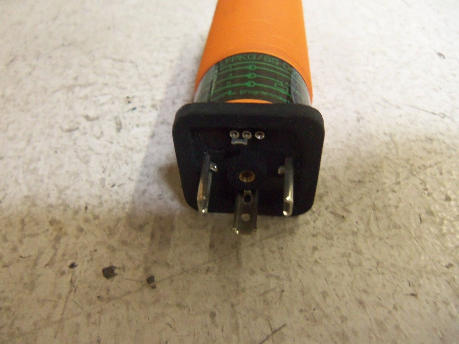 IFM EFECTOR KI-3015LFPKG CAPACITIVE SENSOR *NEW IN BOX*