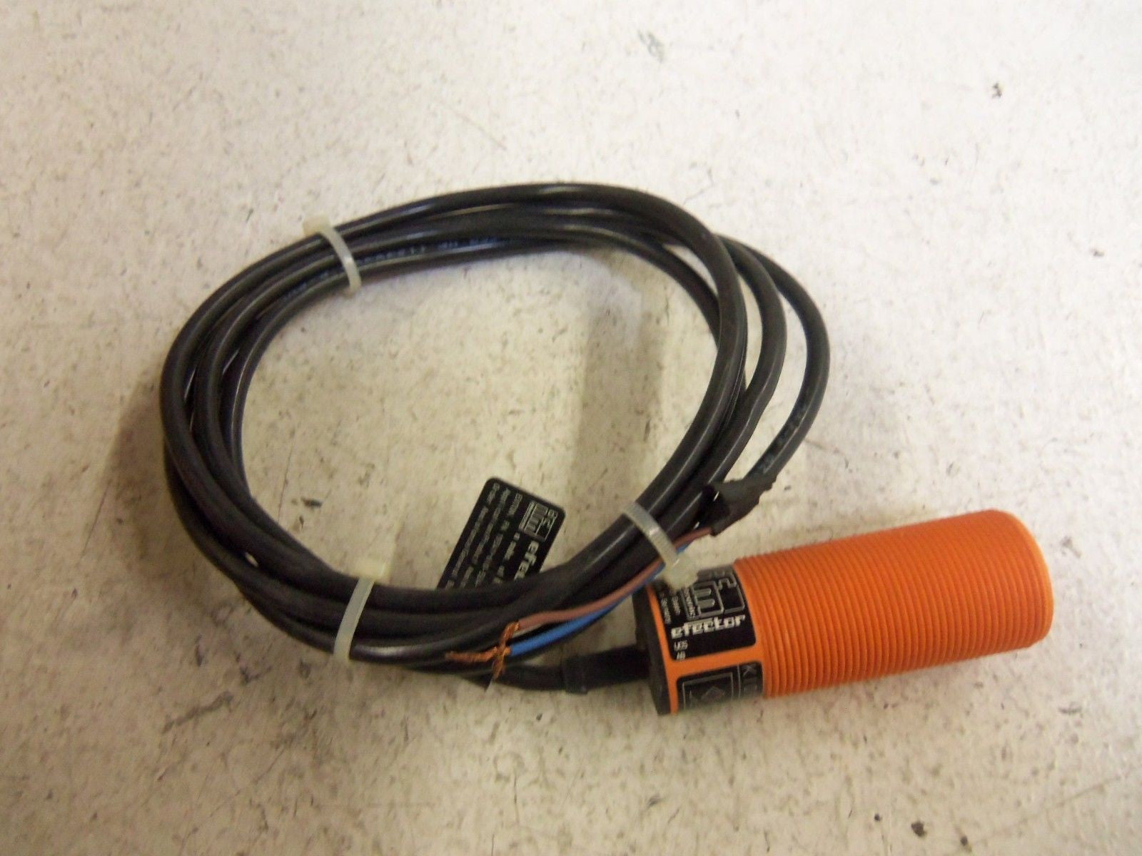 IFM EFECTOR KI0035 CAPACITIVE SENSOR *NEW NO BOX*