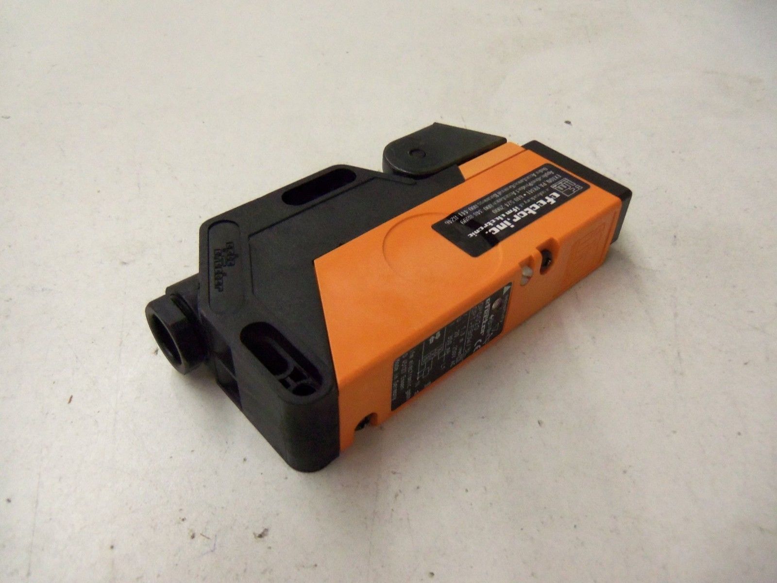 IFM EFECTOR OP0020 DIFFUSE REFLECTION SENSOR *NEW IN BOX*