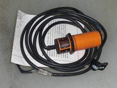 IFM EFECTOR II-3010-BPKG INDUCTIVE PROXIMITY SENSOR *USED*