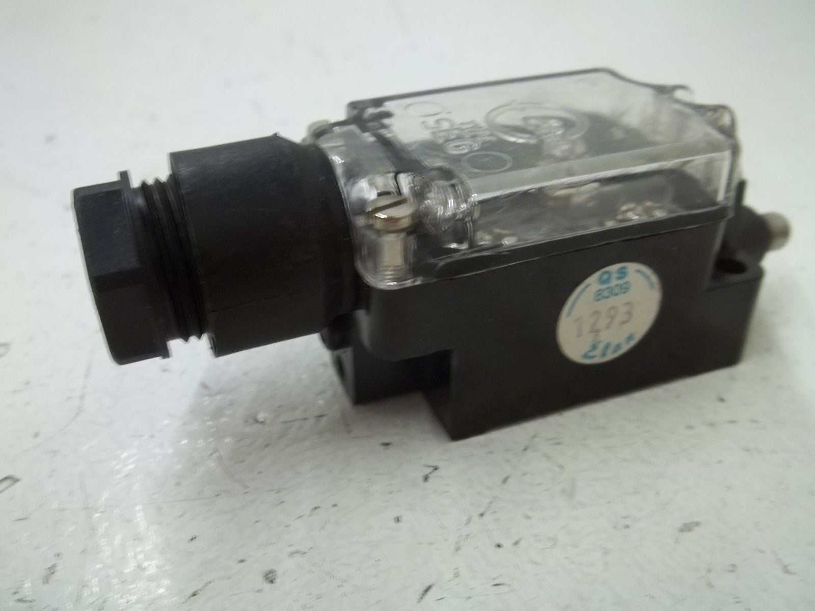 ELAN SEG103S MOMENTARY SWITCH *USED*