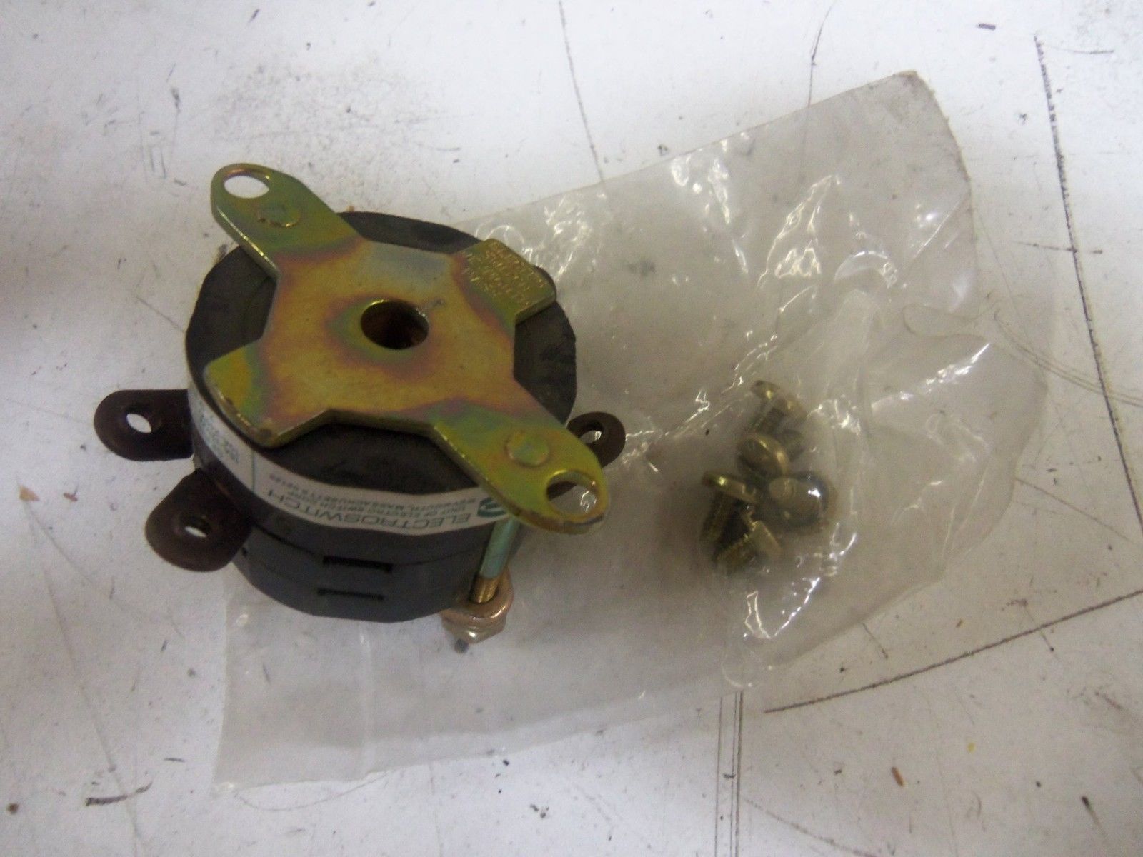 ELECTROSWITCH 102102LY *NEW IN BOX*