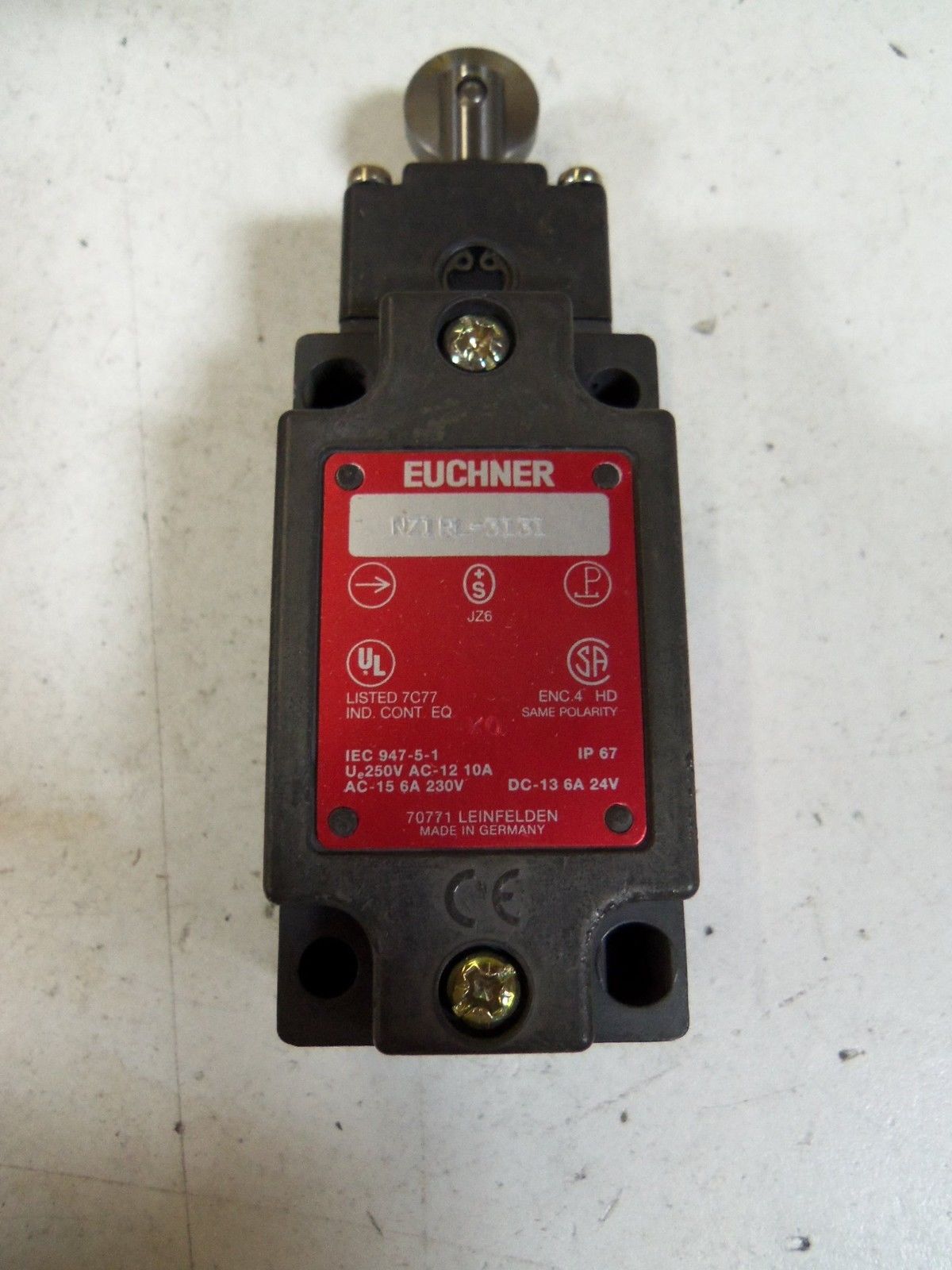 EUCHNER NZ1RL-3131 SAFETY SWITCH *NEW IN BOX*