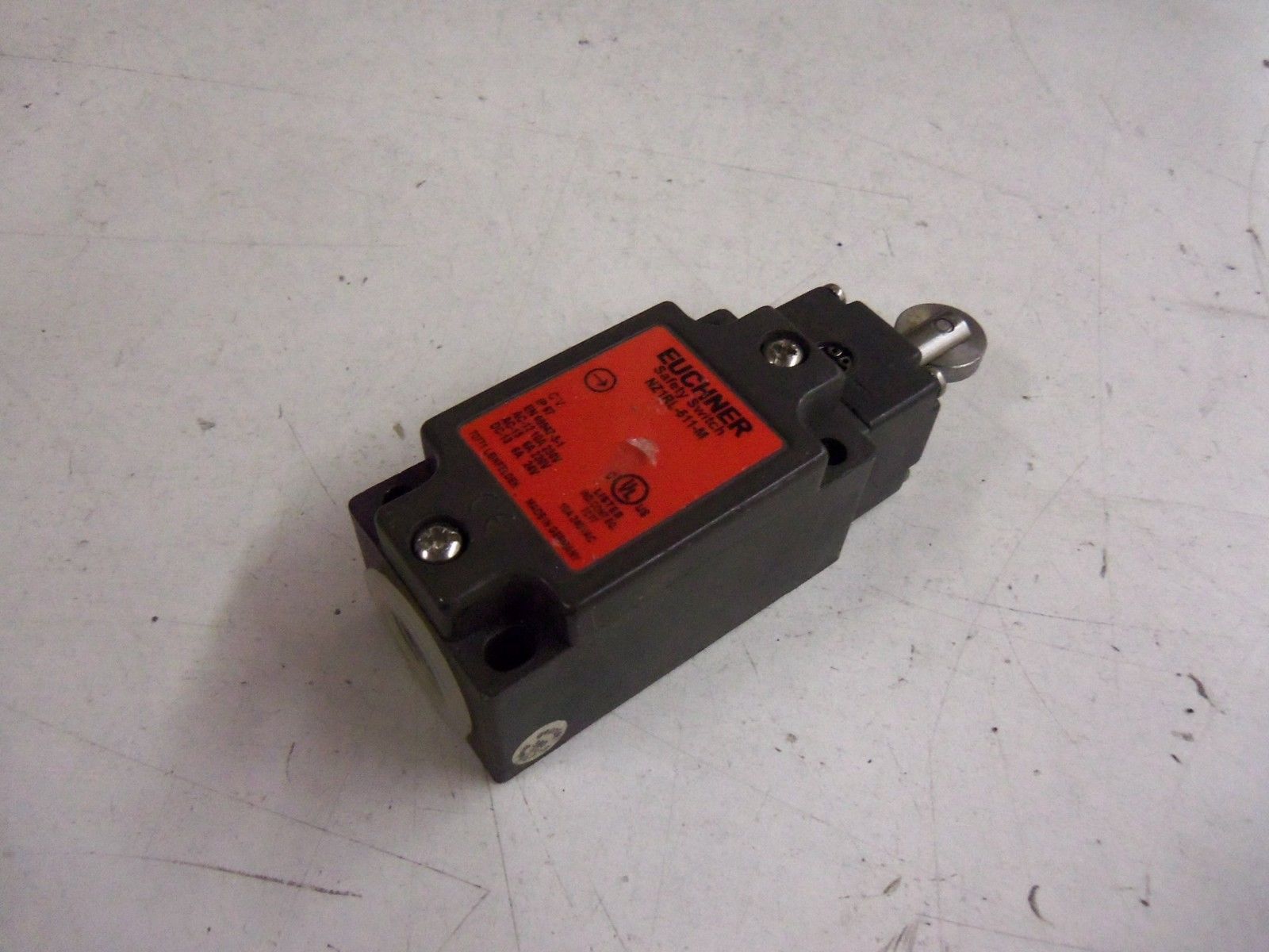 EUCHNER NZ1RL-511-M *USED*