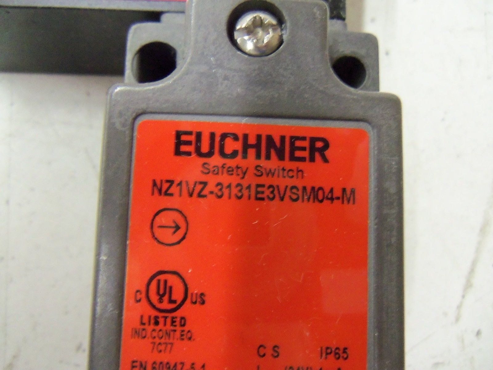 EUCHNER NZ1VZ-3131E3VSM04-M *NEW IN BOX*