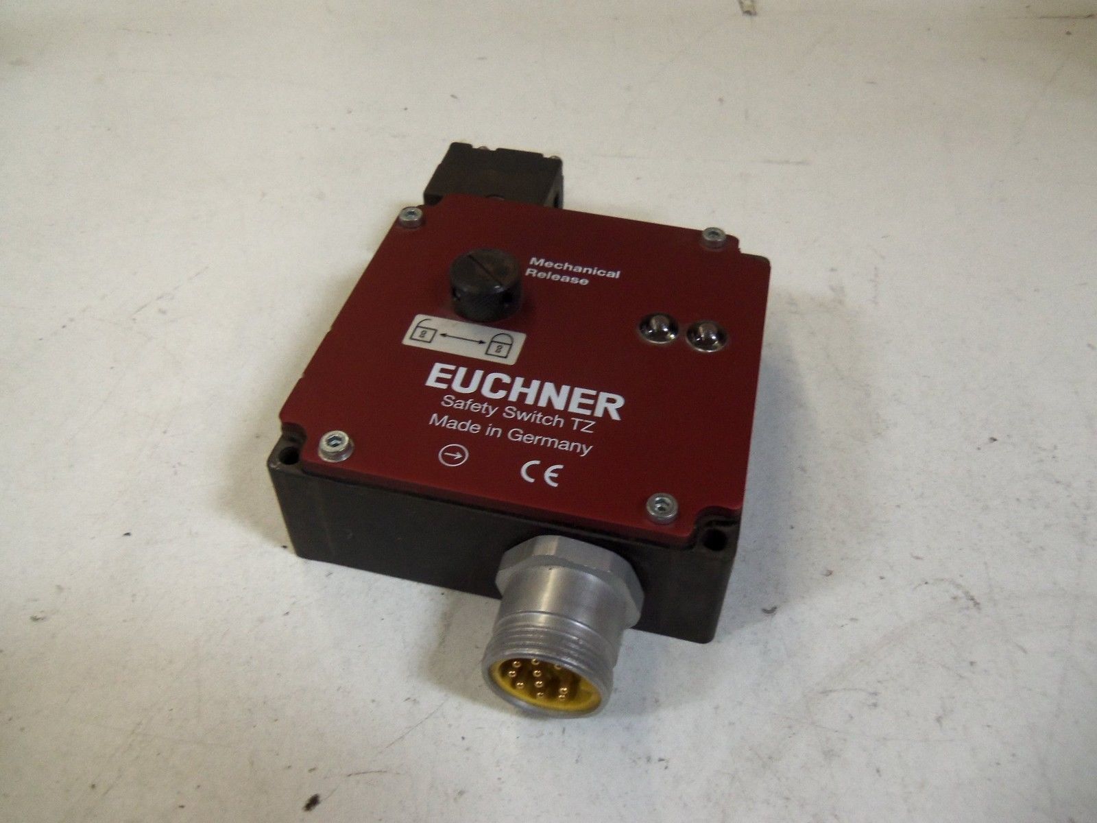 EUCHNER SAFETY SWITCH TZ2LE024BHA-C1903 *NEW NO BOX*