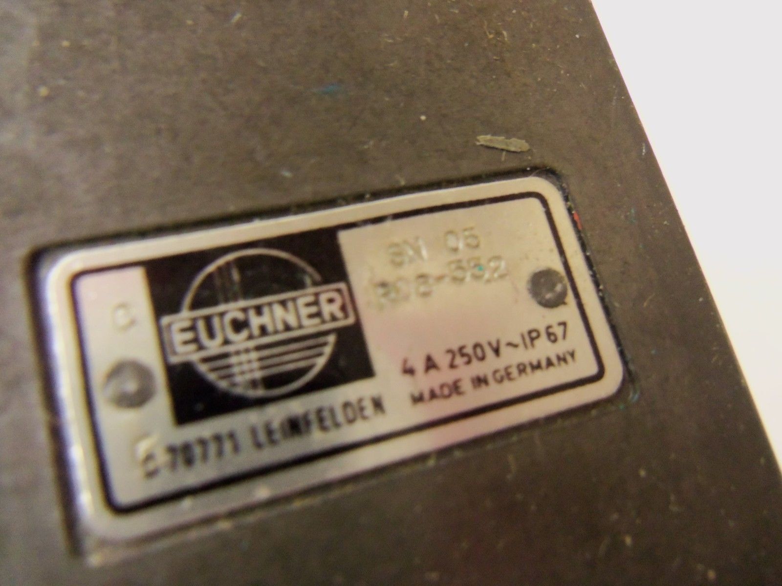 EUCHNER SN 05 R08-552 *USED*