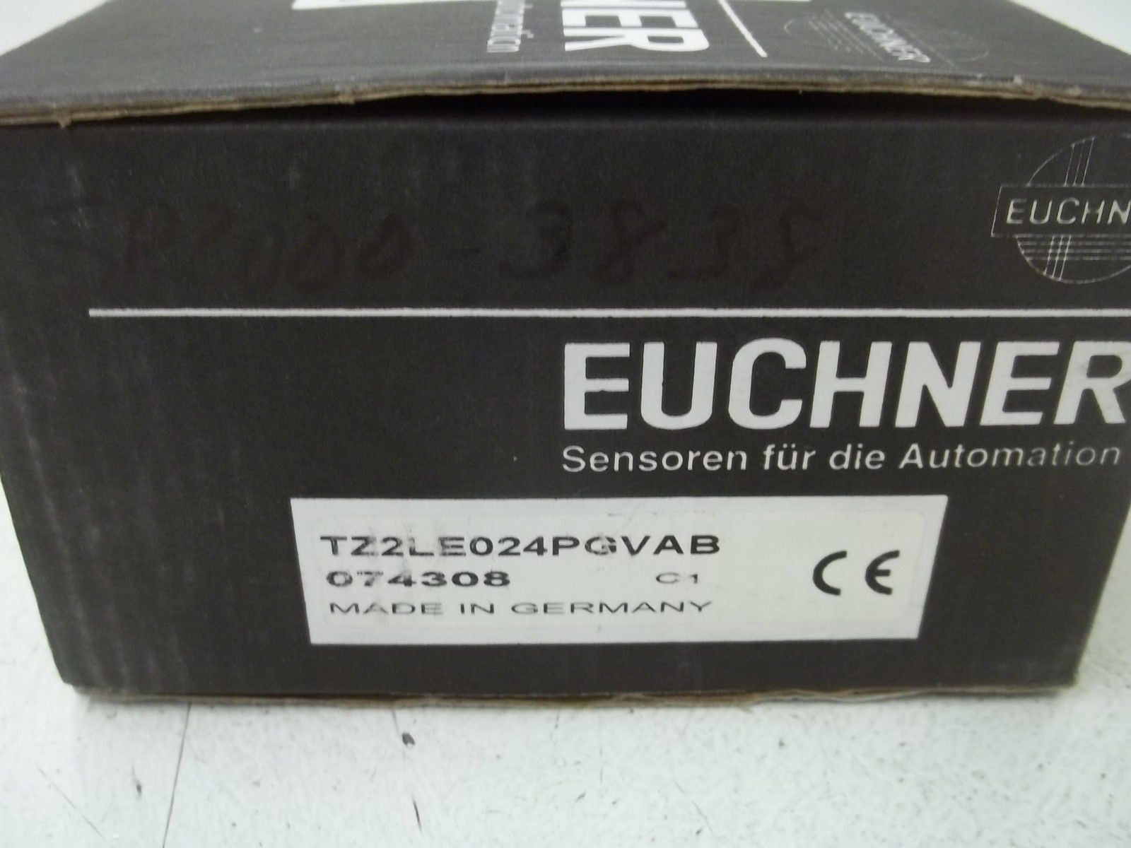 EUCHNER TZ2LE024PGVAB SAFETY SWITCH *NEW IN BOX*