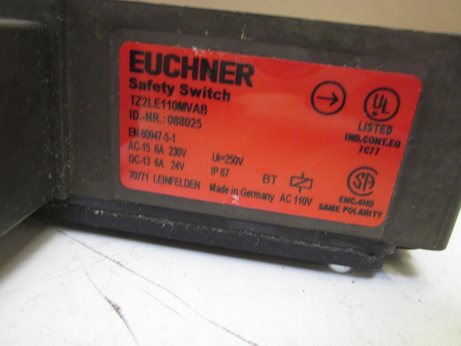 EUCHNER TZ2LE110MVAB  *NEW NO BOX*
