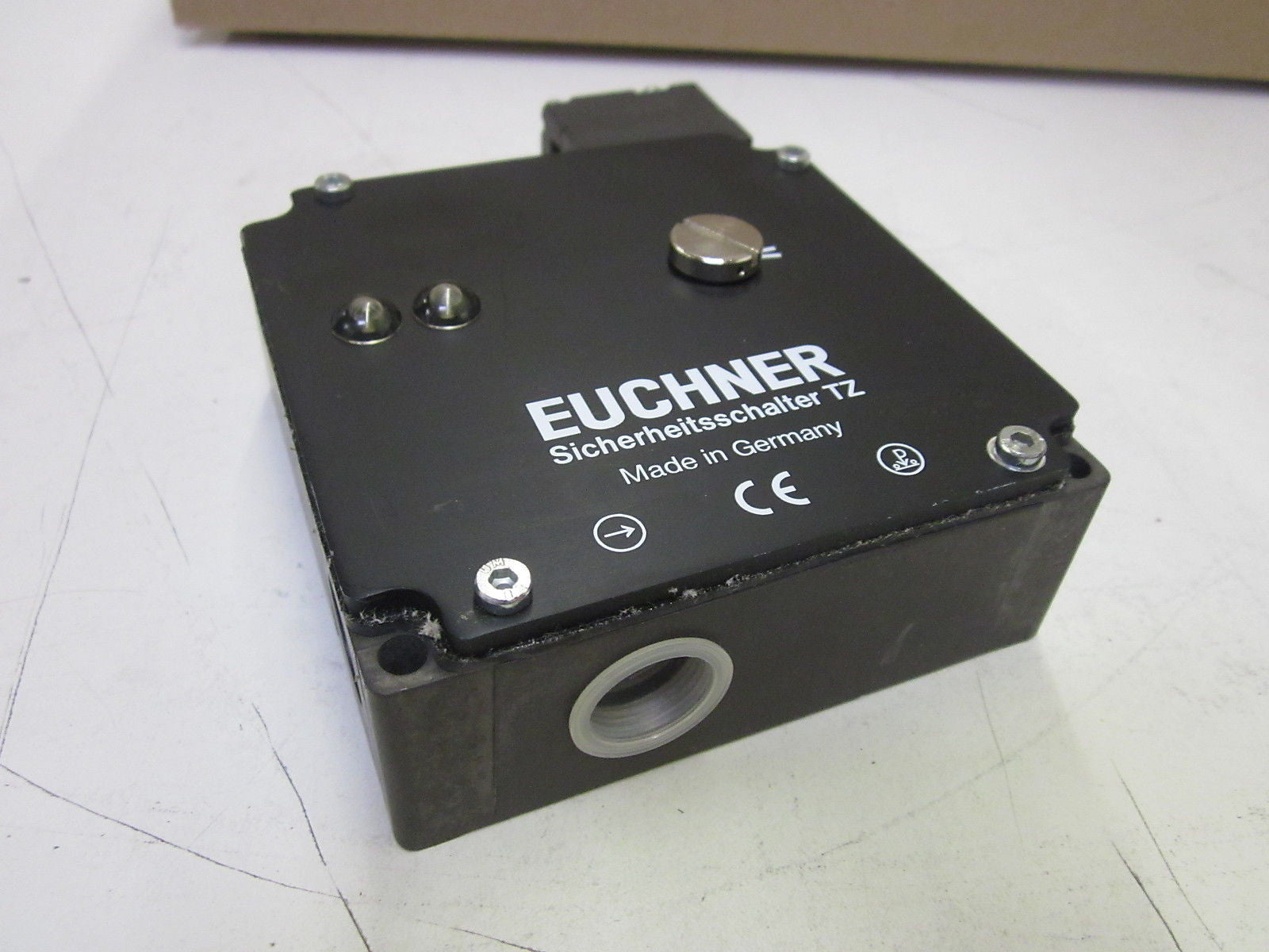 EUCHNER TZ2RE110PGVAB *NEW NO BOX*