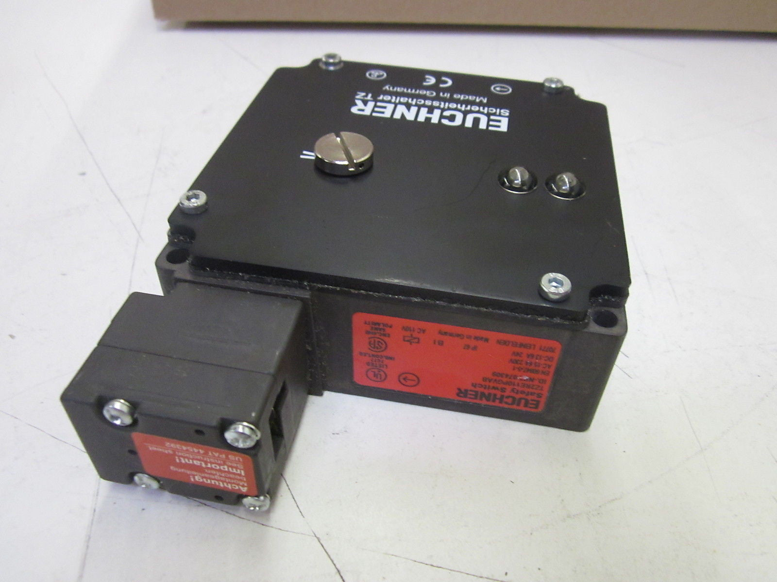 EUCHNER TZ2RE110PGVAB *NEW NO BOX*