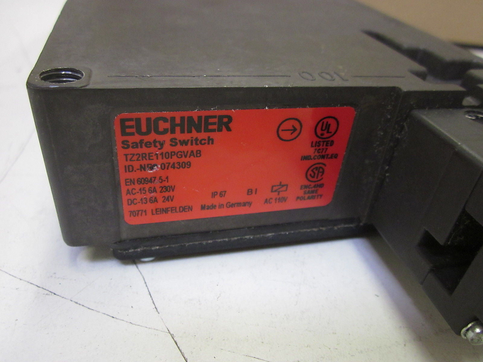 EUCHNER TZ2RE110PGVAB *NEW NO BOX*