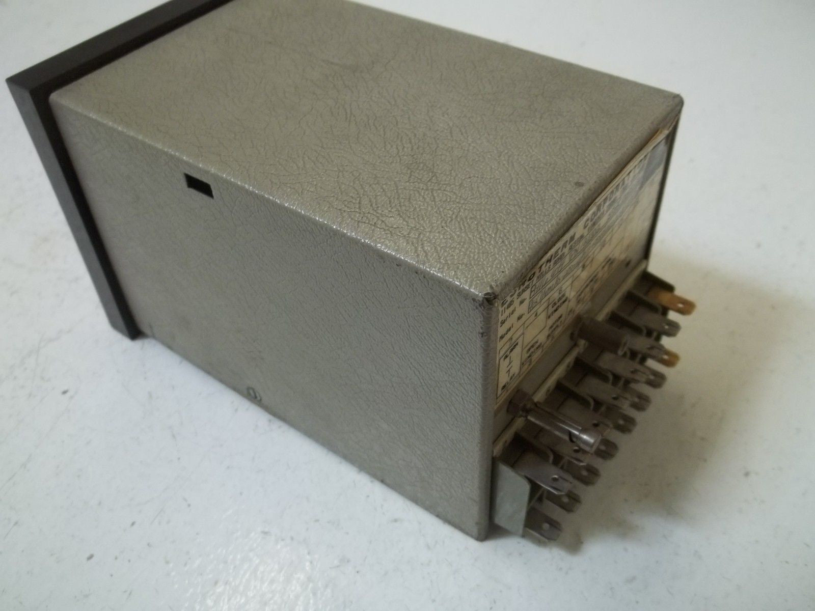 EUROTHEM CORPORATION 927/VM/0-20MA/77-400F/P100/UP/110V/XH *USED*