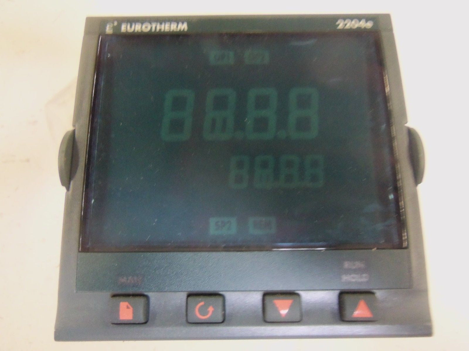 EUROTHERM 2204e/CC/VH/TU/TW/XX/XX/XX/2XX/ENG TEMPERATURE CONTROLLER *NEW IN BOX*