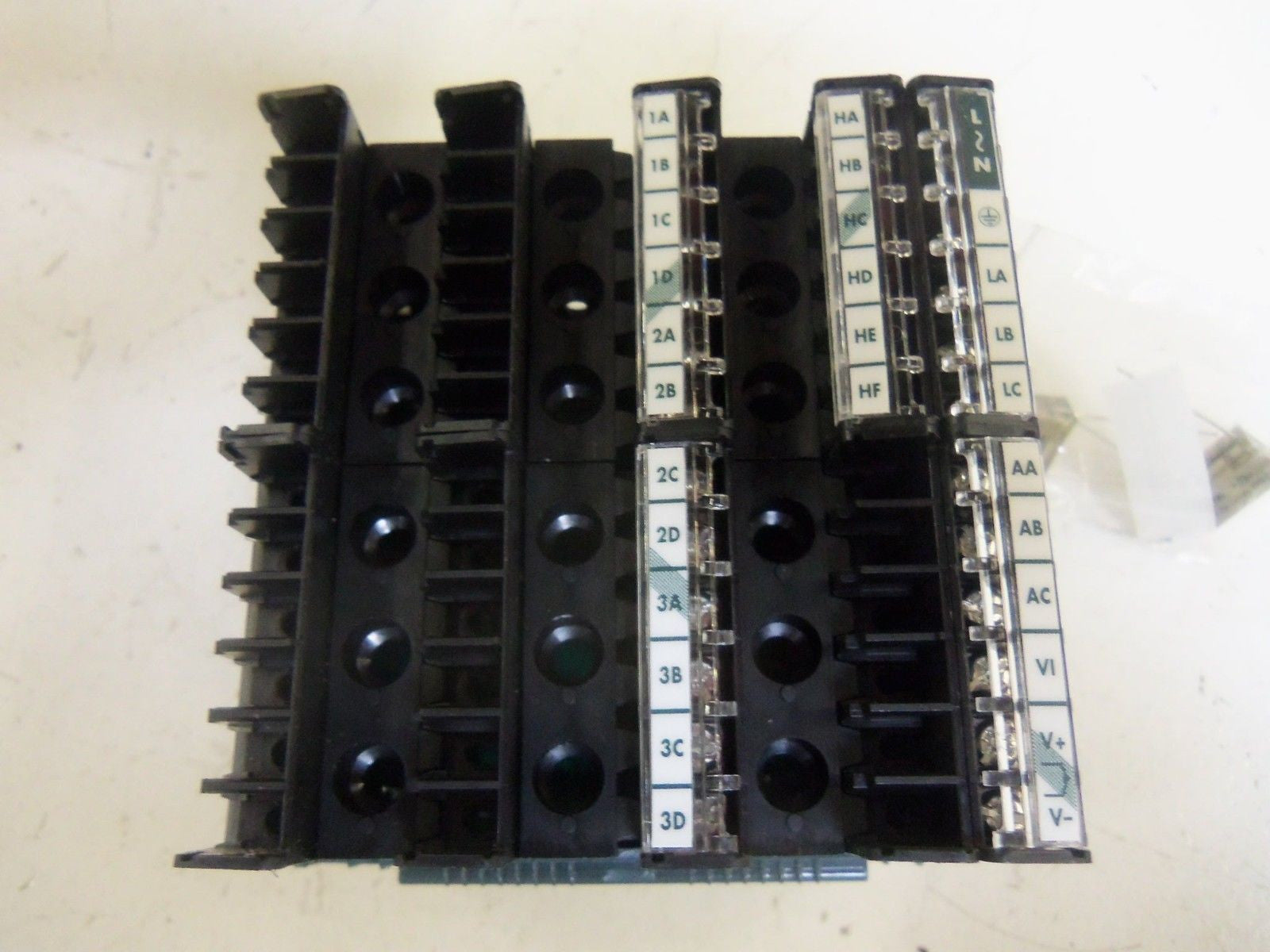EUROTHERM 2204e/CC/VH/TU/TW/XX/XX/XX/2XX/ENG TEMPERATURE CONTROLLER *NEW IN BOX*