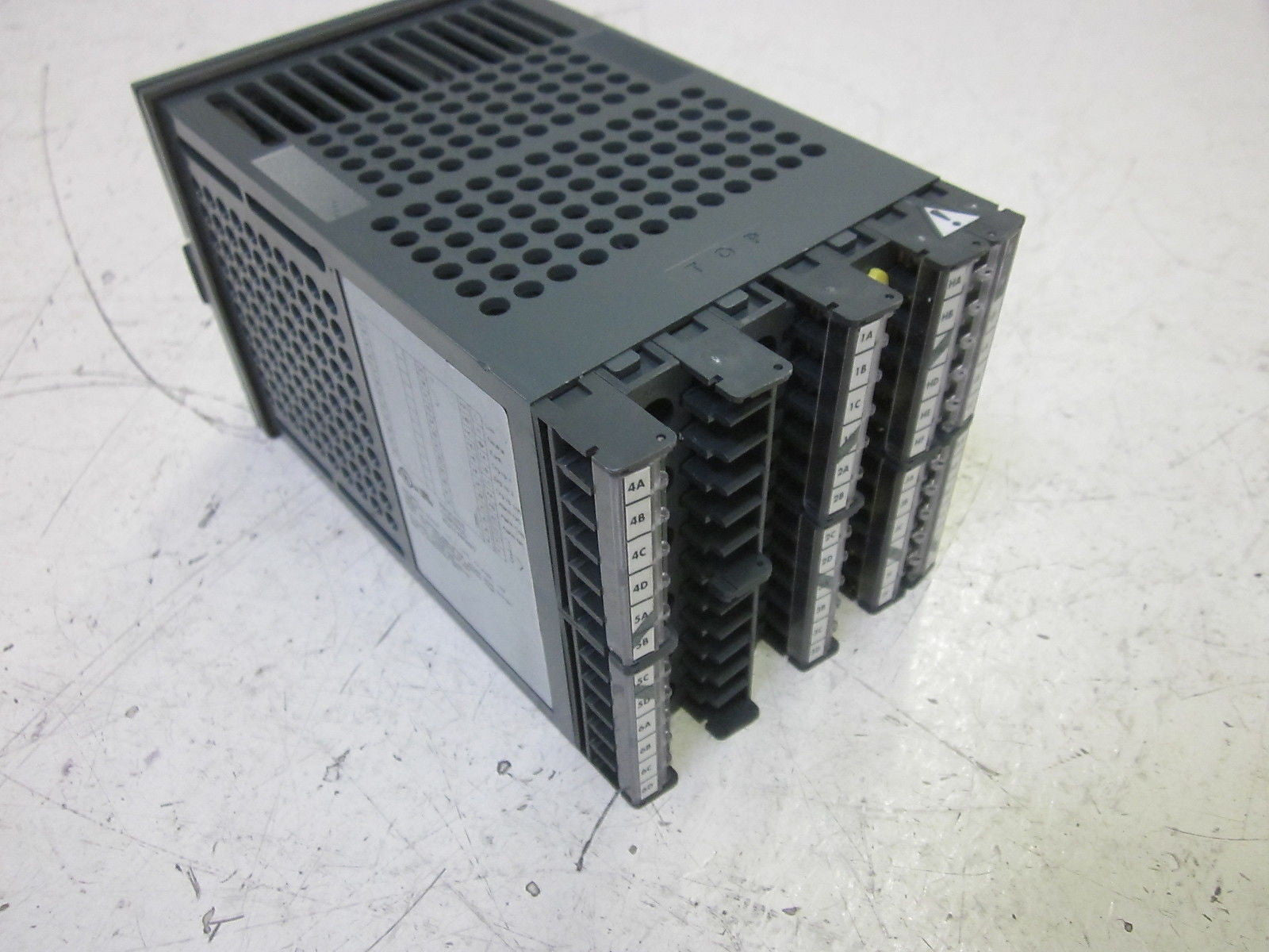 EUROTHERM 2404/CC/VH/H7/XX/XX/RF/XX/XX/XX/ENG/XXXXX/XXXXXX CONTROLLER *USED*