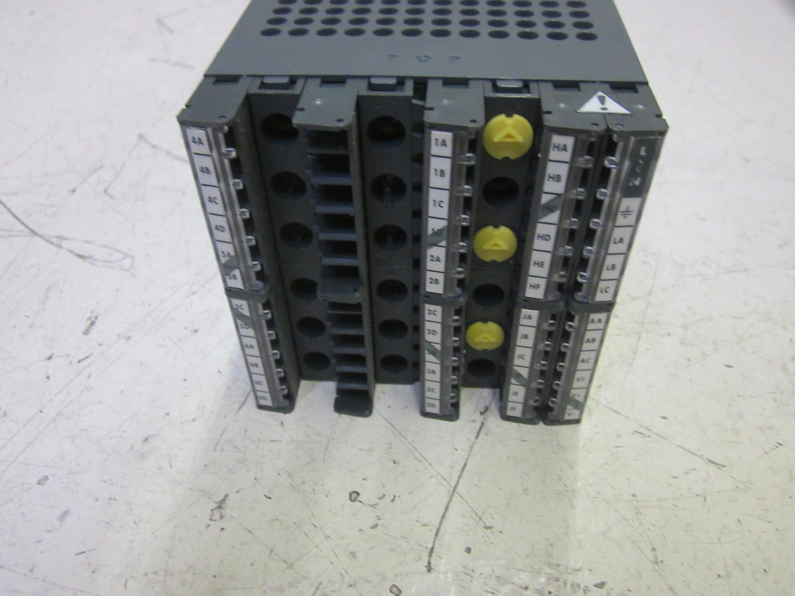 EUROTHERM 2404/CC/VH/H7/XX/XX/RF/XX/XX/XX/ENG/XXXXX/XXXXXX CONTROLLER *USED*